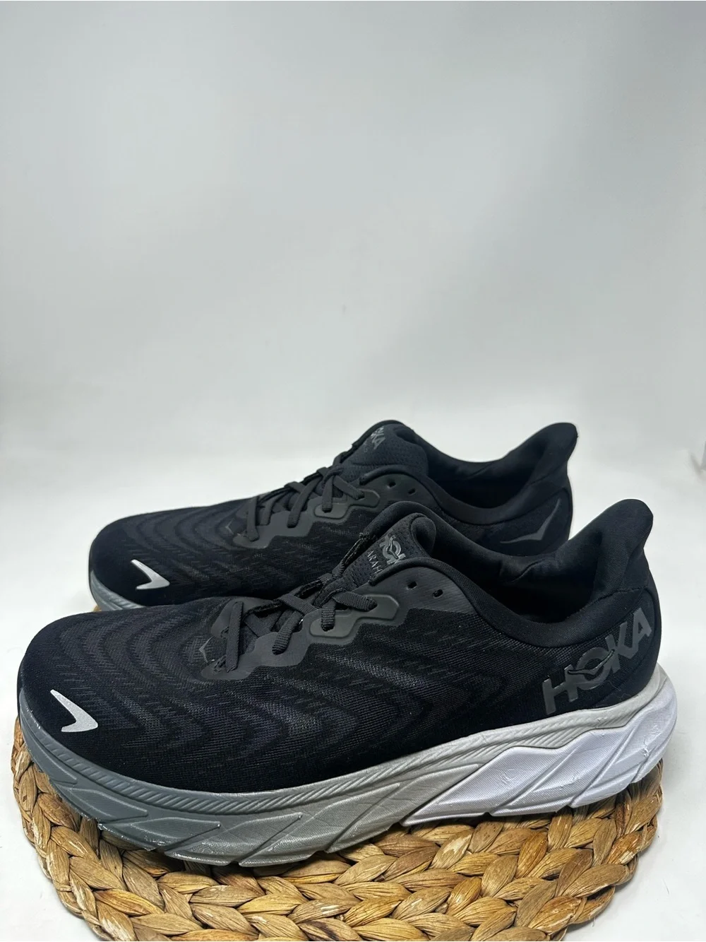 HOKA ONE Arahi 6 Running Shoes Black White Size 12 WIDE Men's